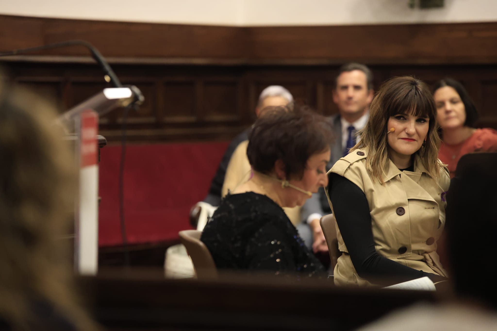 Rozalén canta en el Paraninfo &#039;La puerta violeta&#039; junto a varios niños