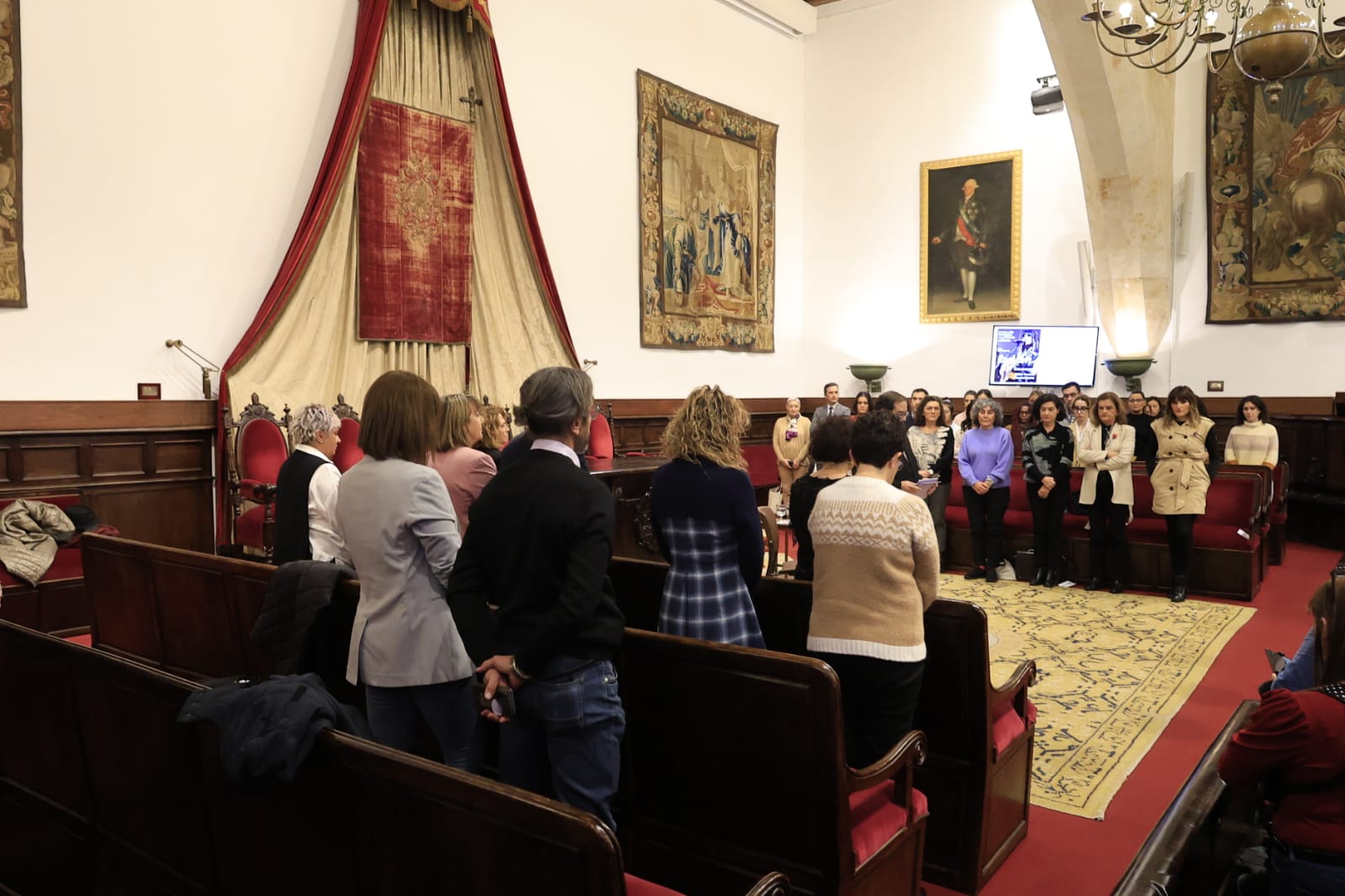 Rozalén canta en el Paraninfo &#039;La puerta violeta&#039; junto a varios niños