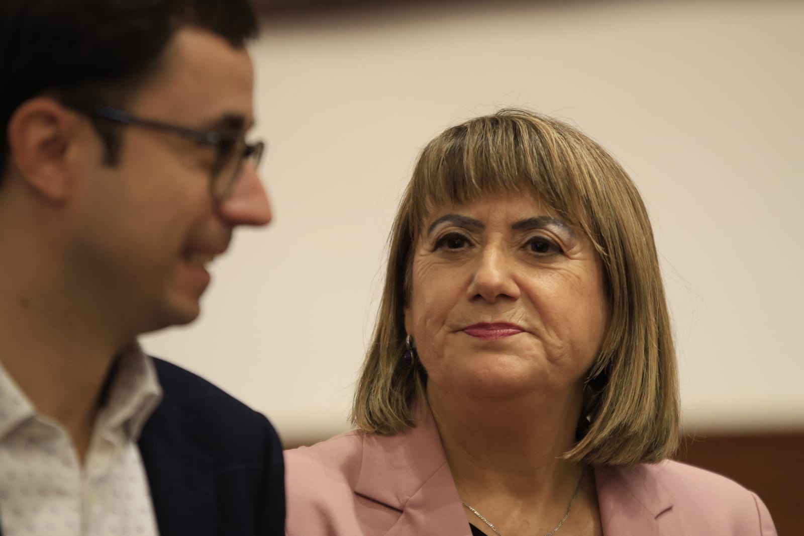 Rozalén canta en el Paraninfo &#039;La puerta violeta&#039; junto a varios niños