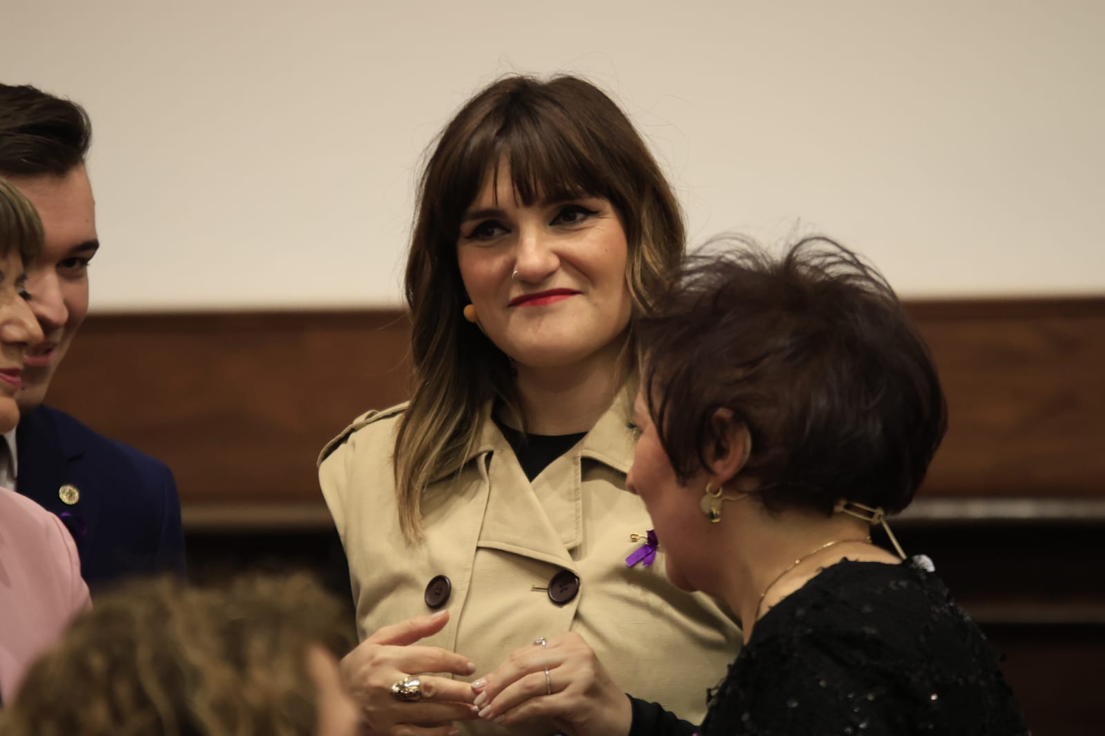 Rozalén canta en el Paraninfo &#039;La puerta violeta&#039; junto a varios niños