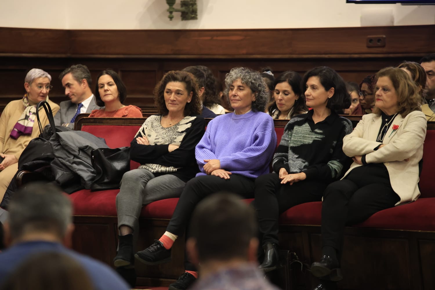 Rozalén canta en el Paraninfo &#039;La puerta violeta&#039; junto a varios niños