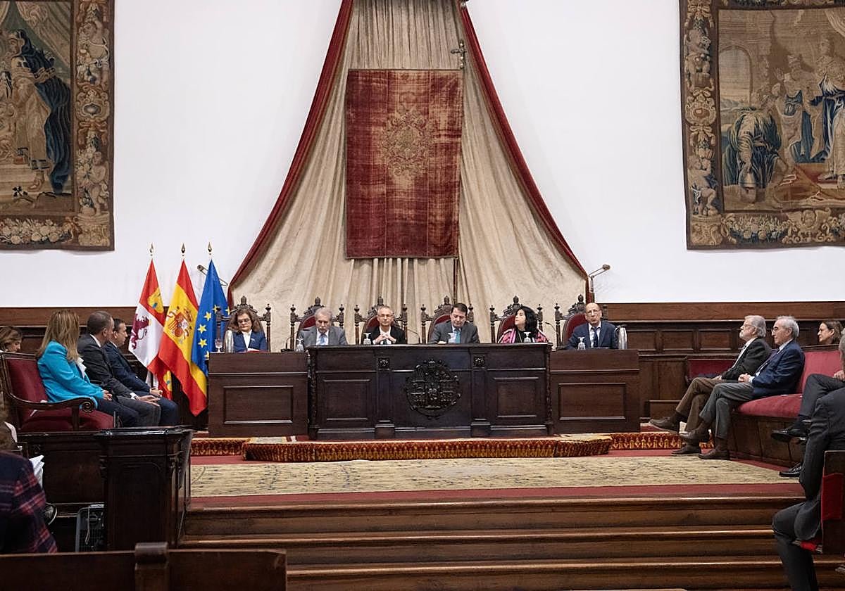 Un momento del acto celebrada este lunes en el Paraninfo.