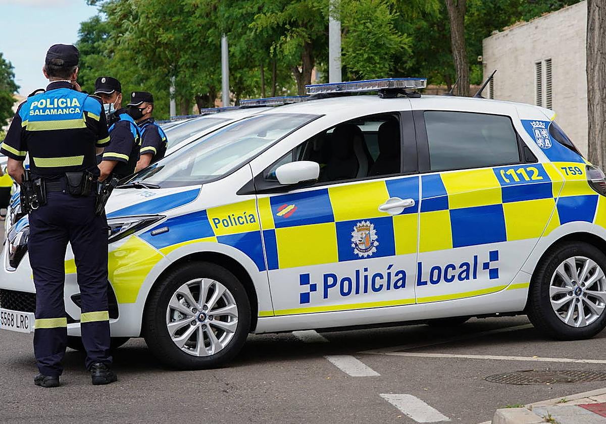 Agentes de la Policía Local de Salamanca, en una imagen de archivo.