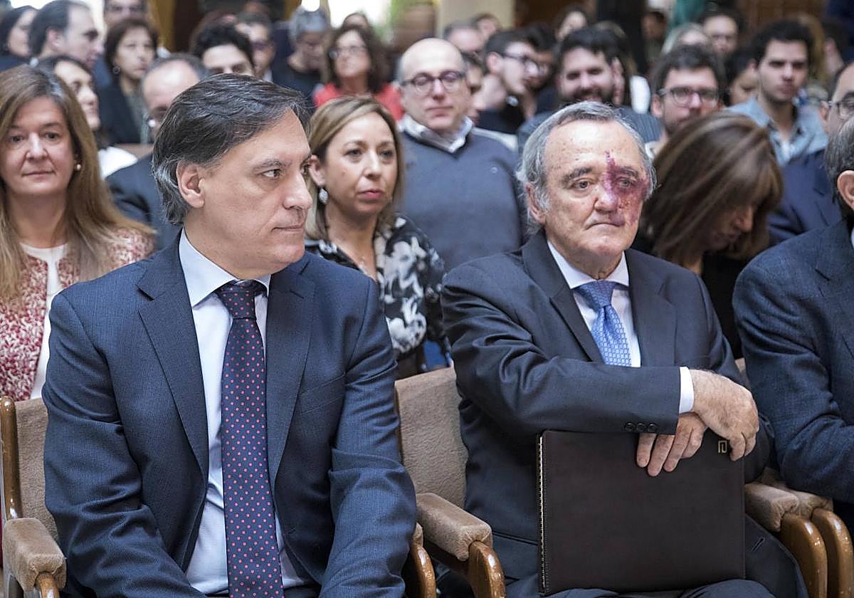 García Carbayo junto con el oncólogo Mariano Barbacid.