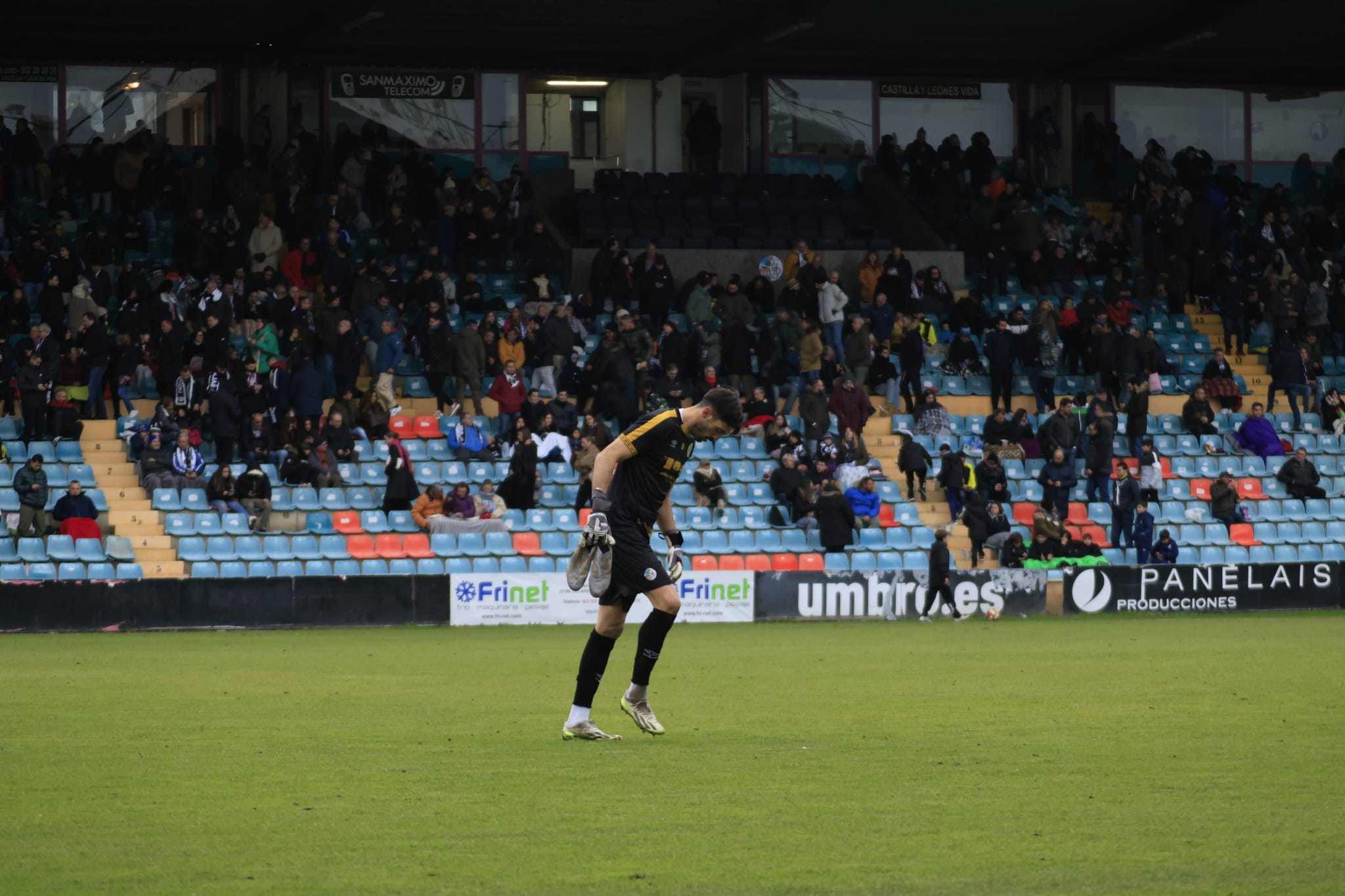 Empate y bronca en el Helmántico