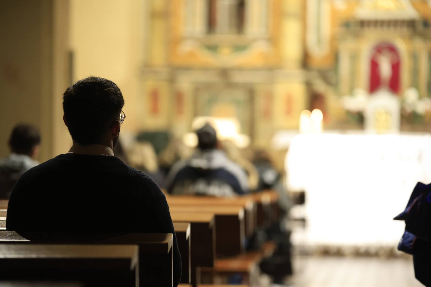 Hakuna celebra la Hora Santa en el convento de las Madres de Dios