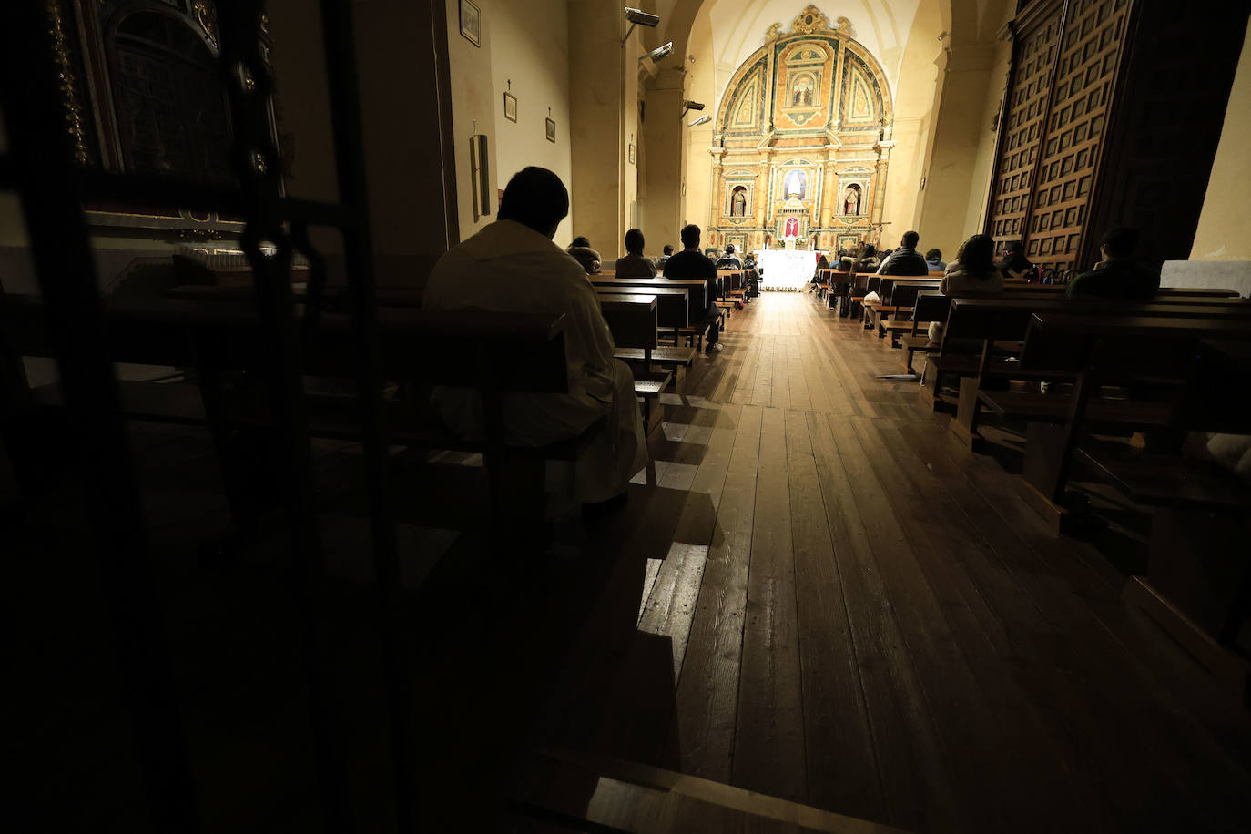Hakuna celebra la Hora Santa en el convento de las Madres de Dios