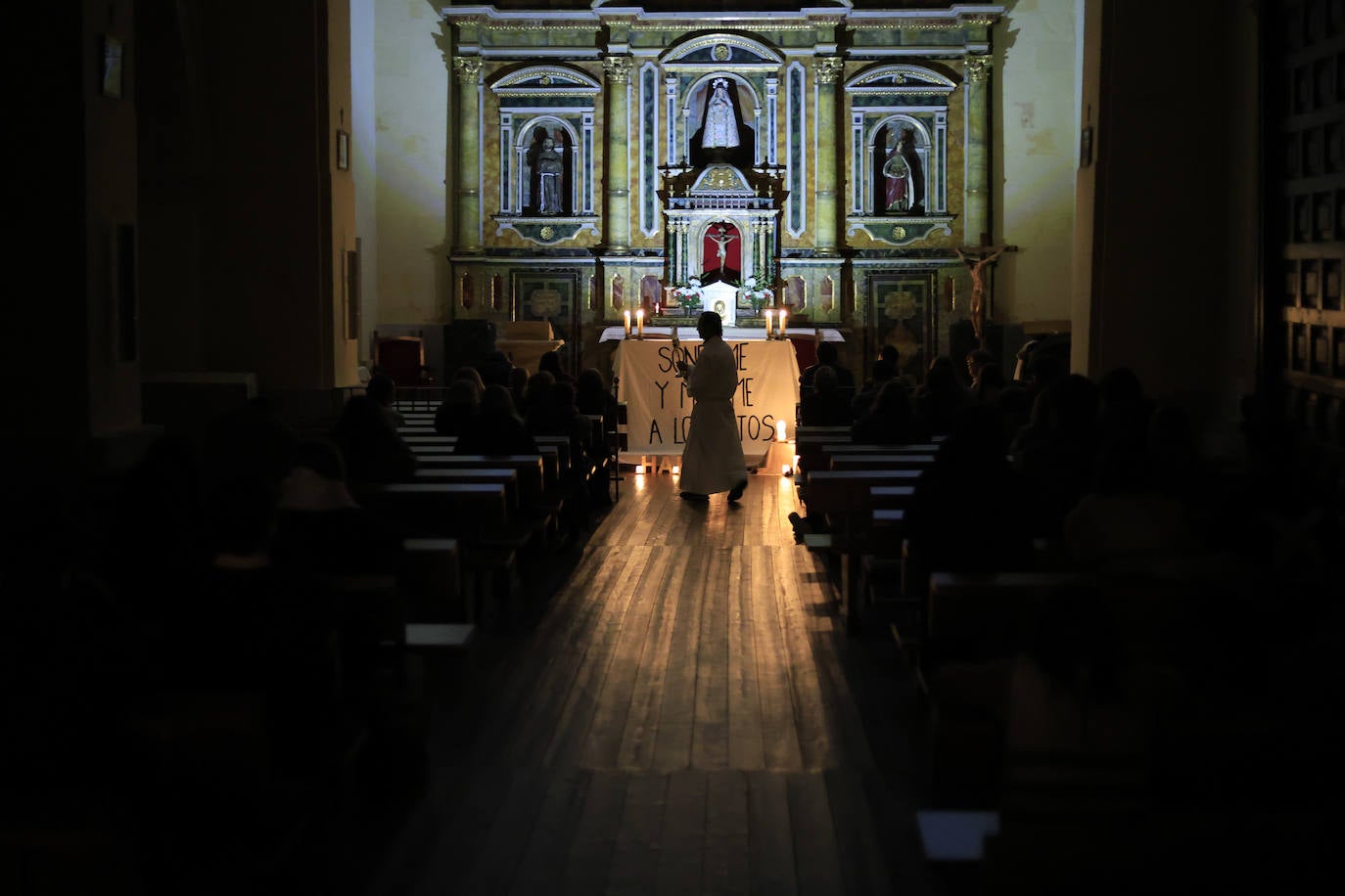 Hakuna celebra la Hora Santa en el convento de las Madres de Dios