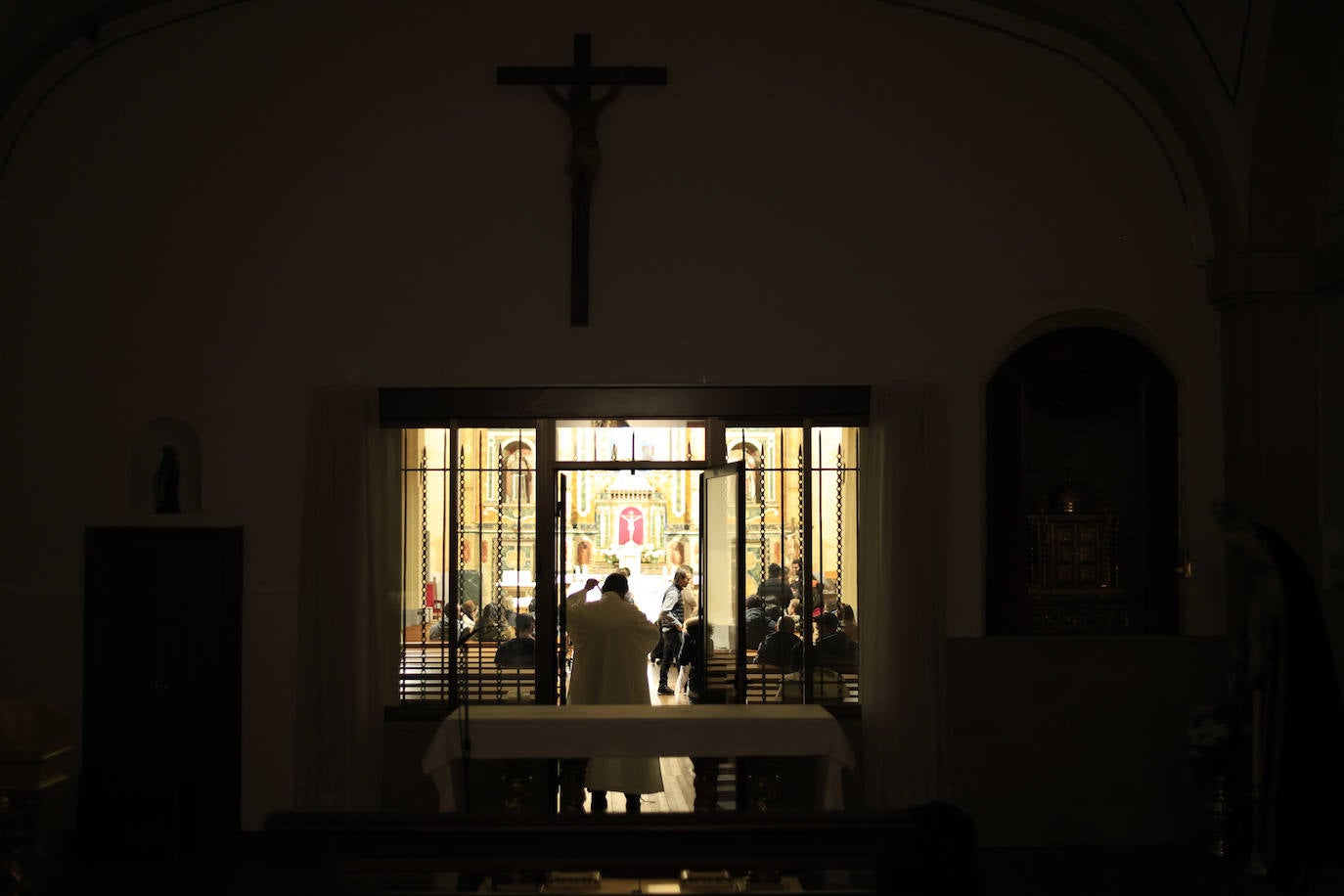 Hakuna celebra la Hora Santa en el convento de las Madres de Dios
