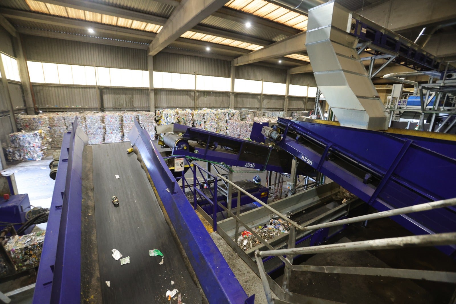 El complejo proceso de selección de los envases residuales