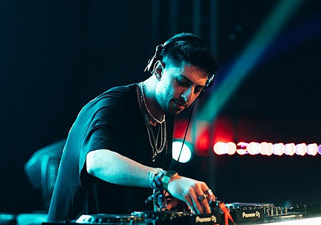 Danigon pinchando en un evento