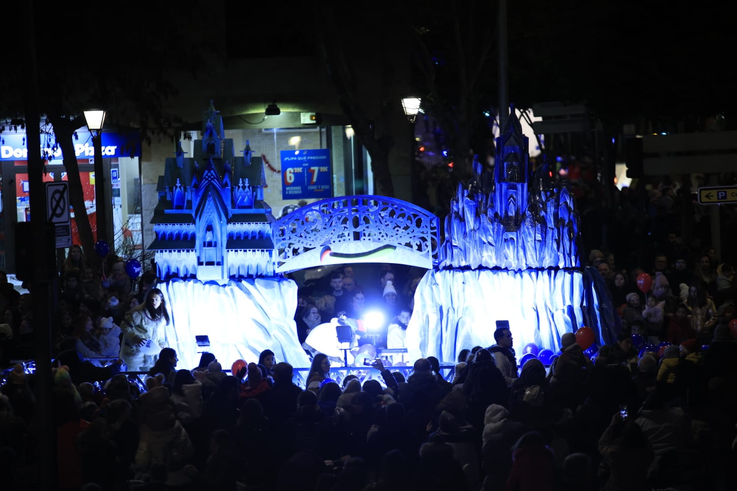 Papá Noel recorre las calles de la ciudad con la &#039;Cabalgaza&#039;
