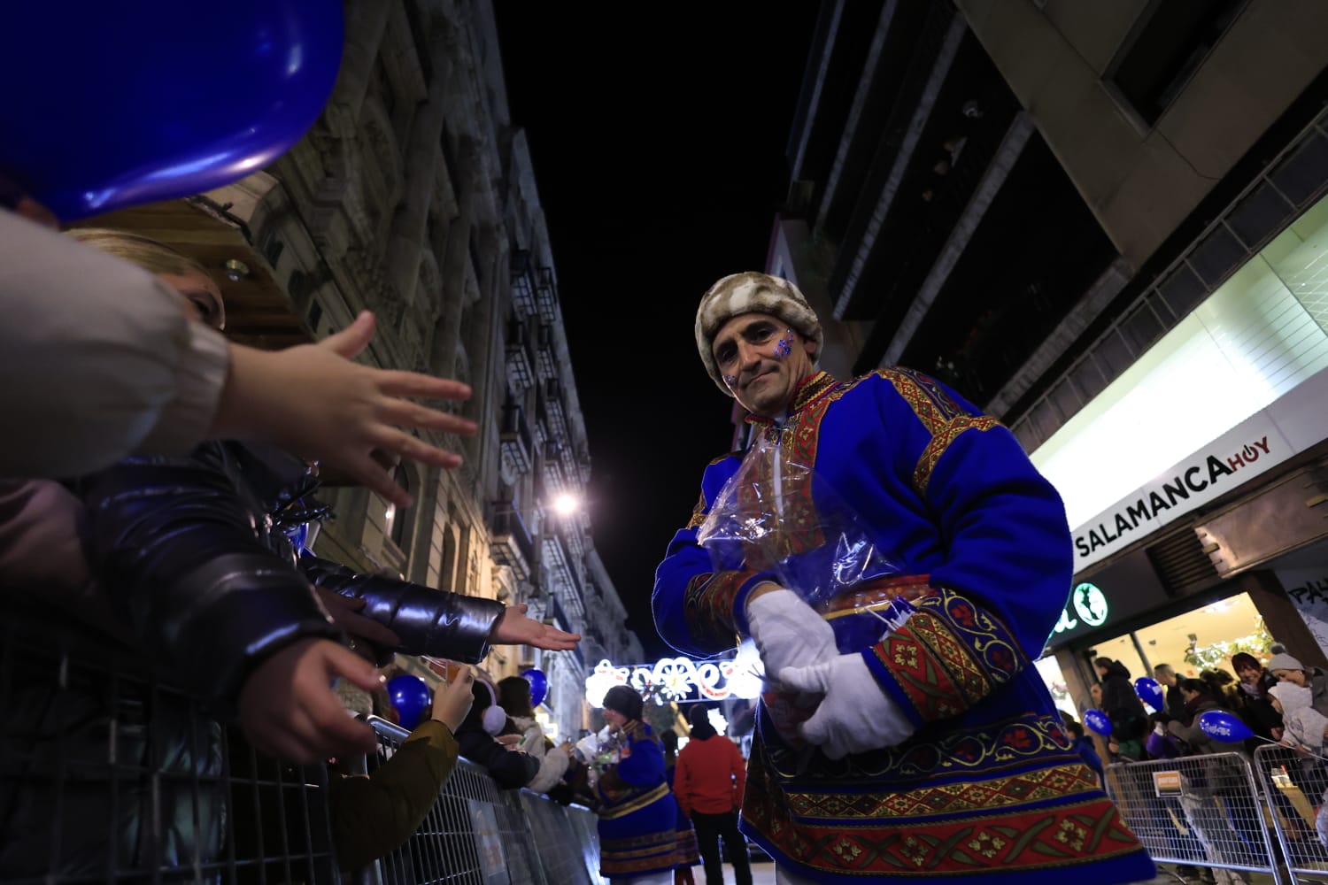 Papá Noel recorre las calles de la ciudad con la &#039;Cabalgaza&#039;