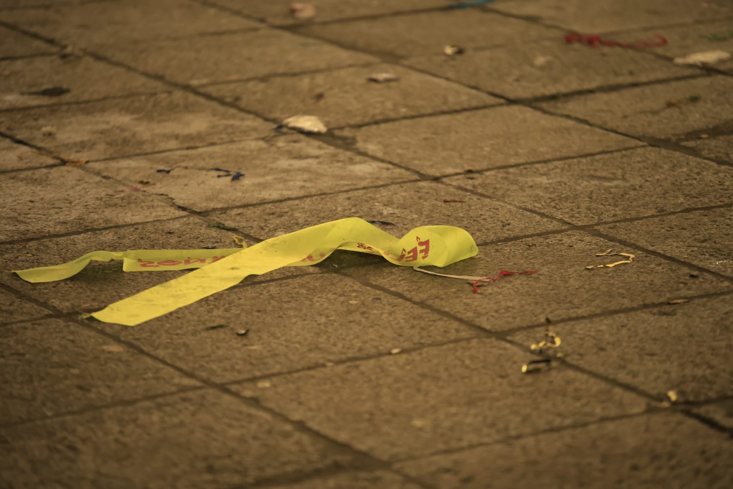 Los basureros limpian 3.000 kilos de residuos en la Plaza Mayor