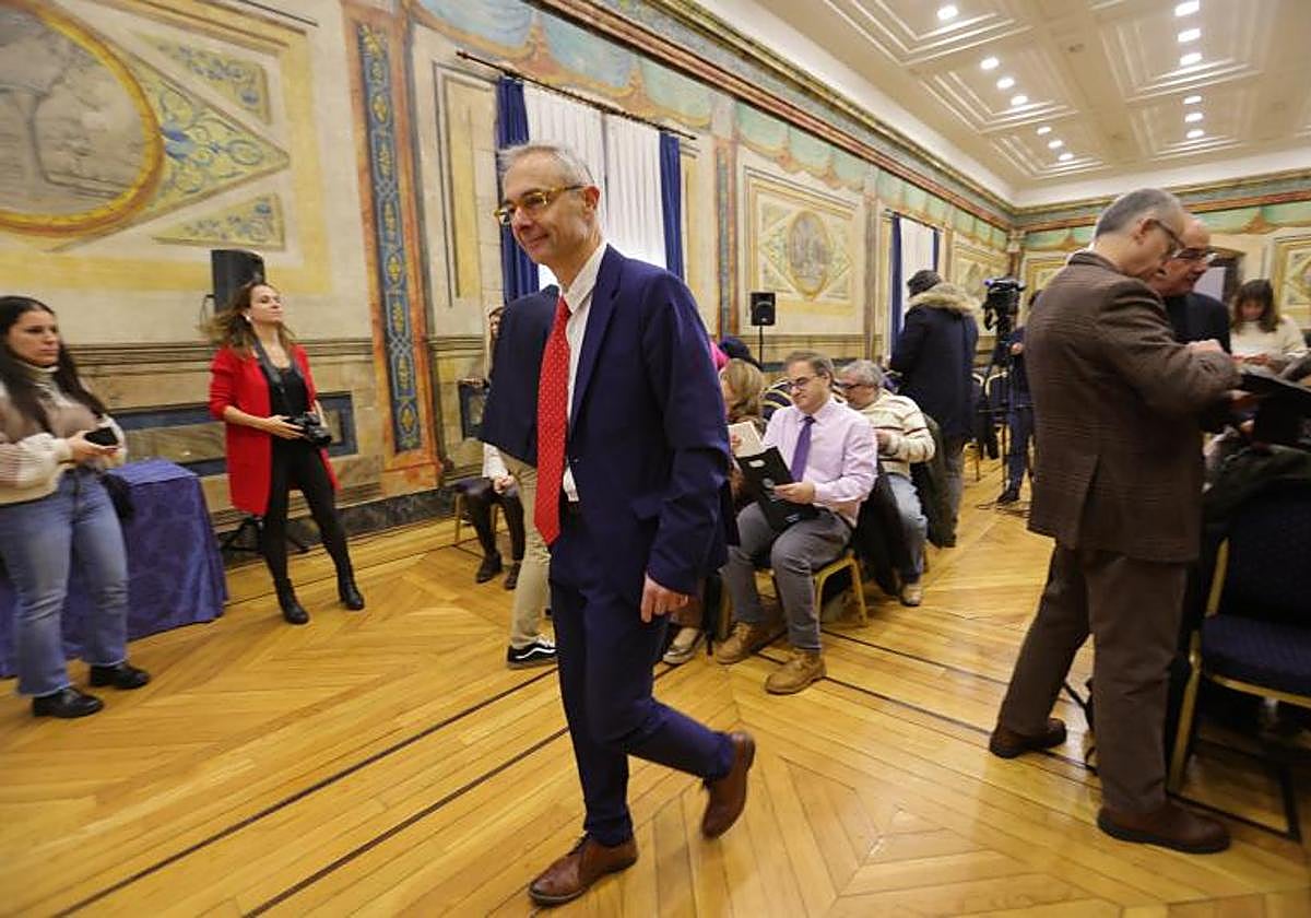 El rector de la USAL, momentos antes de iniciar su intervención.