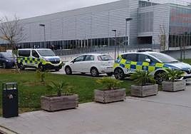 Vehículos policiales el día de las pruebas físicas.