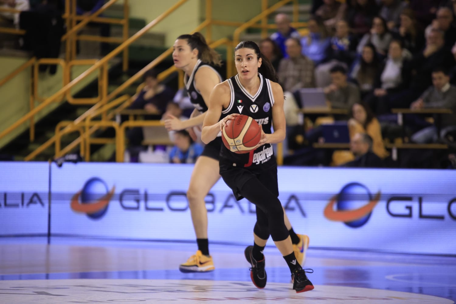 Las imágenes de la dura derrota final de Avenida ante la Virtus