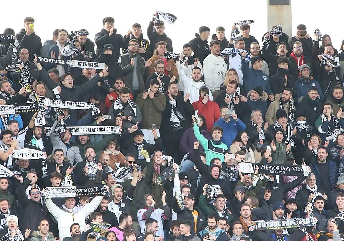 Seguidores de Unionistas ante el Sporting de Gijón en la Copa del Rey.