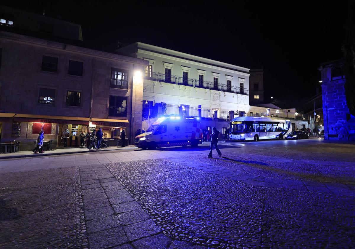 Imagen de archivo de una ambulancia en Salamanca.