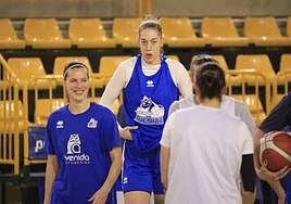 Bernadett Hatar en su primer entrenamiento con el Avenida