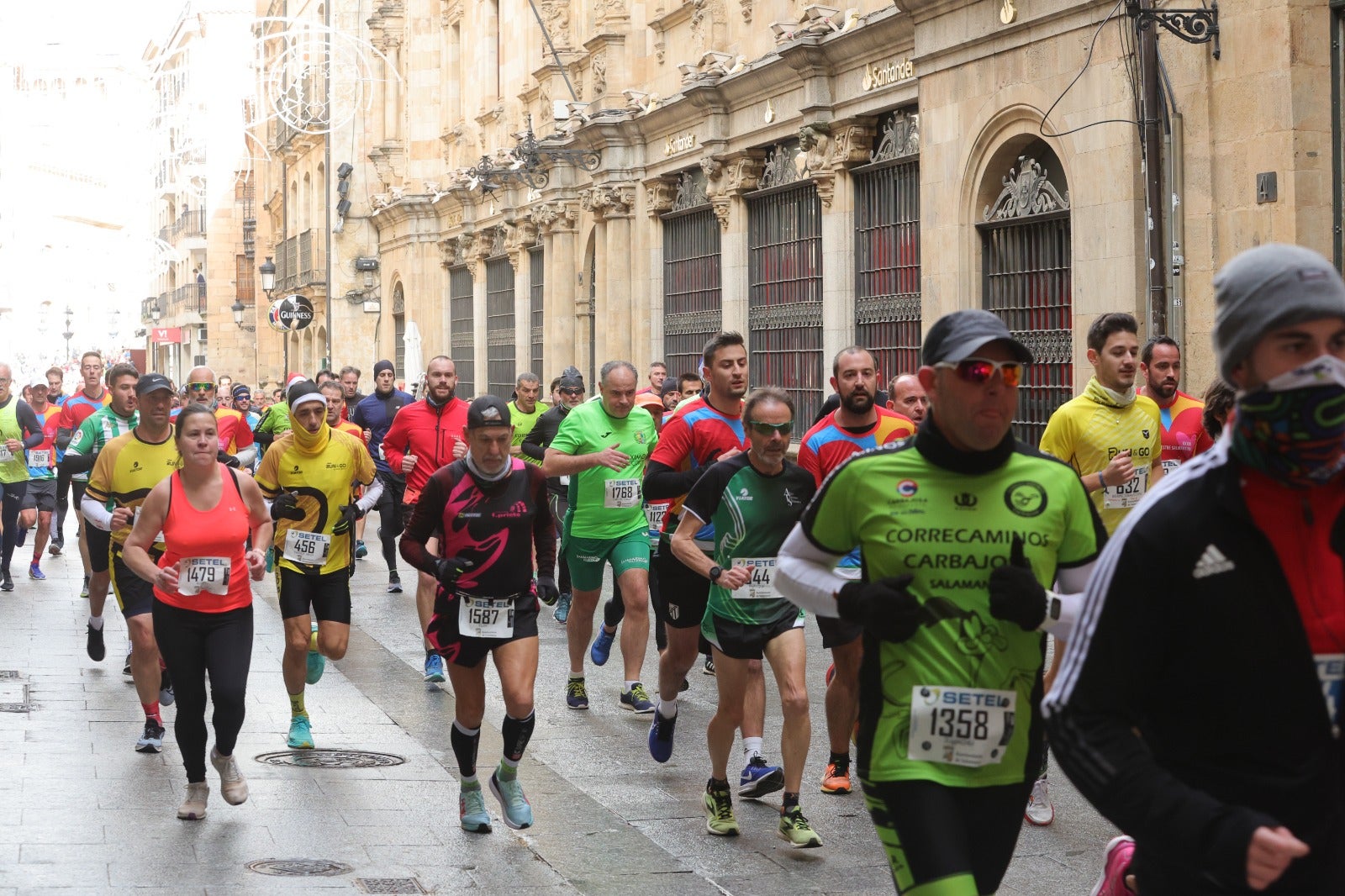 San Silvestre Salmantina: paso por el Puente Romano y calle Compañía