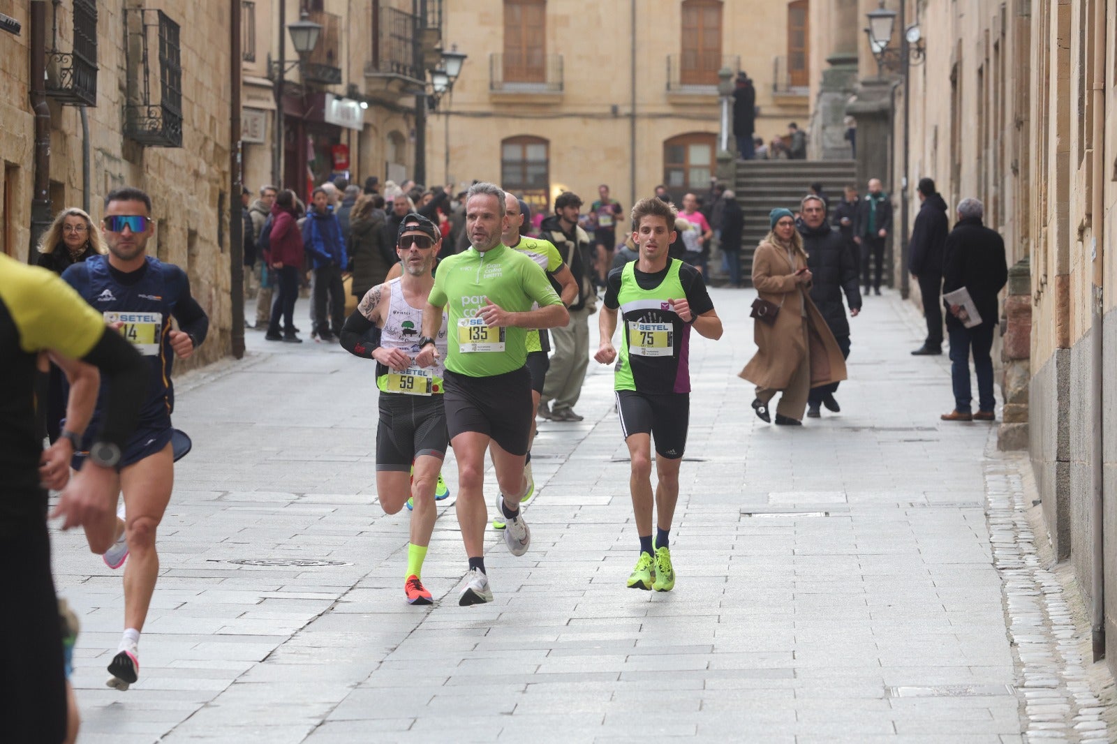 San Silvestre Salmantina: paso por el Puente Romano y calle Compañía