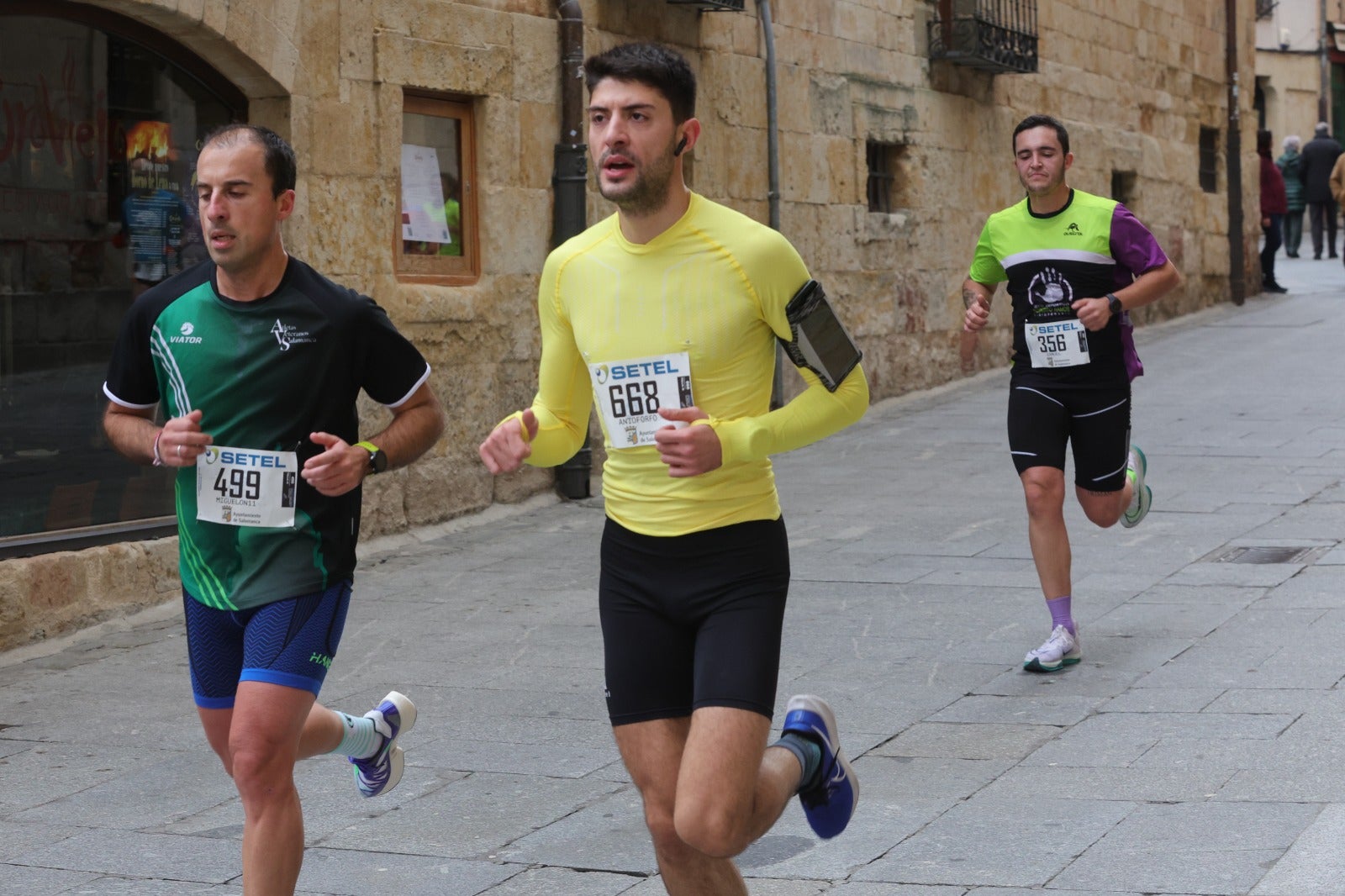 San Silvestre Salmantina: paso por el Puente Romano y calle Compañía