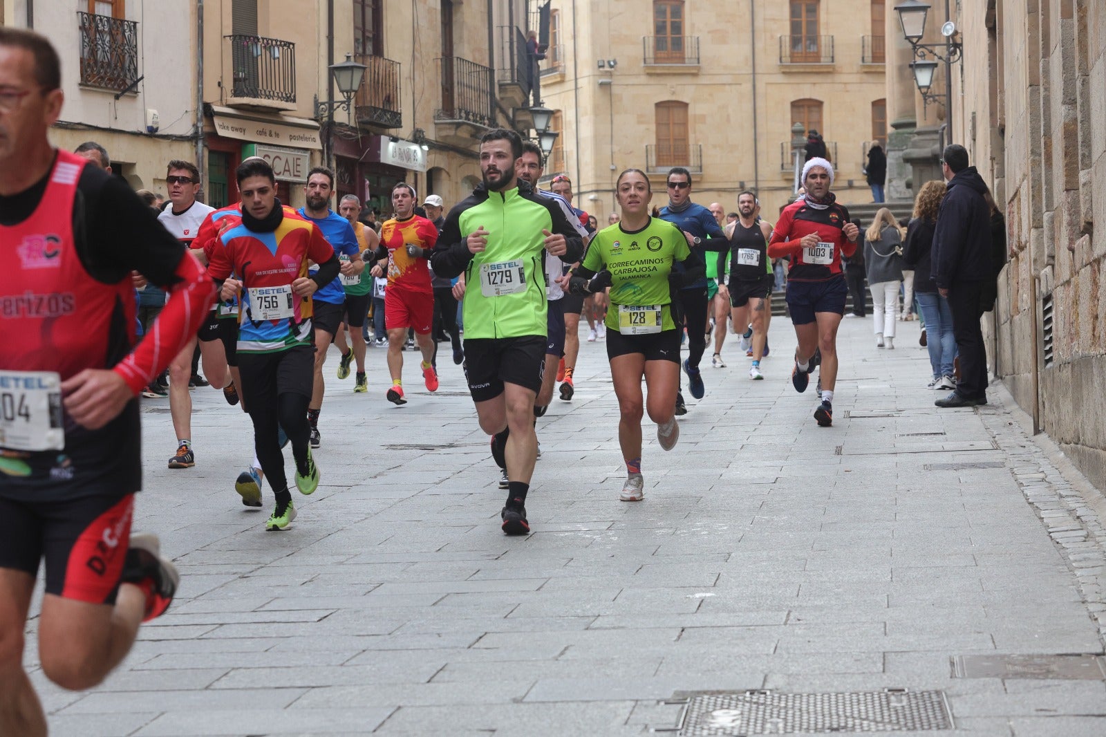 San Silvestre Salmantina: paso por el Puente Romano y calle Compañía