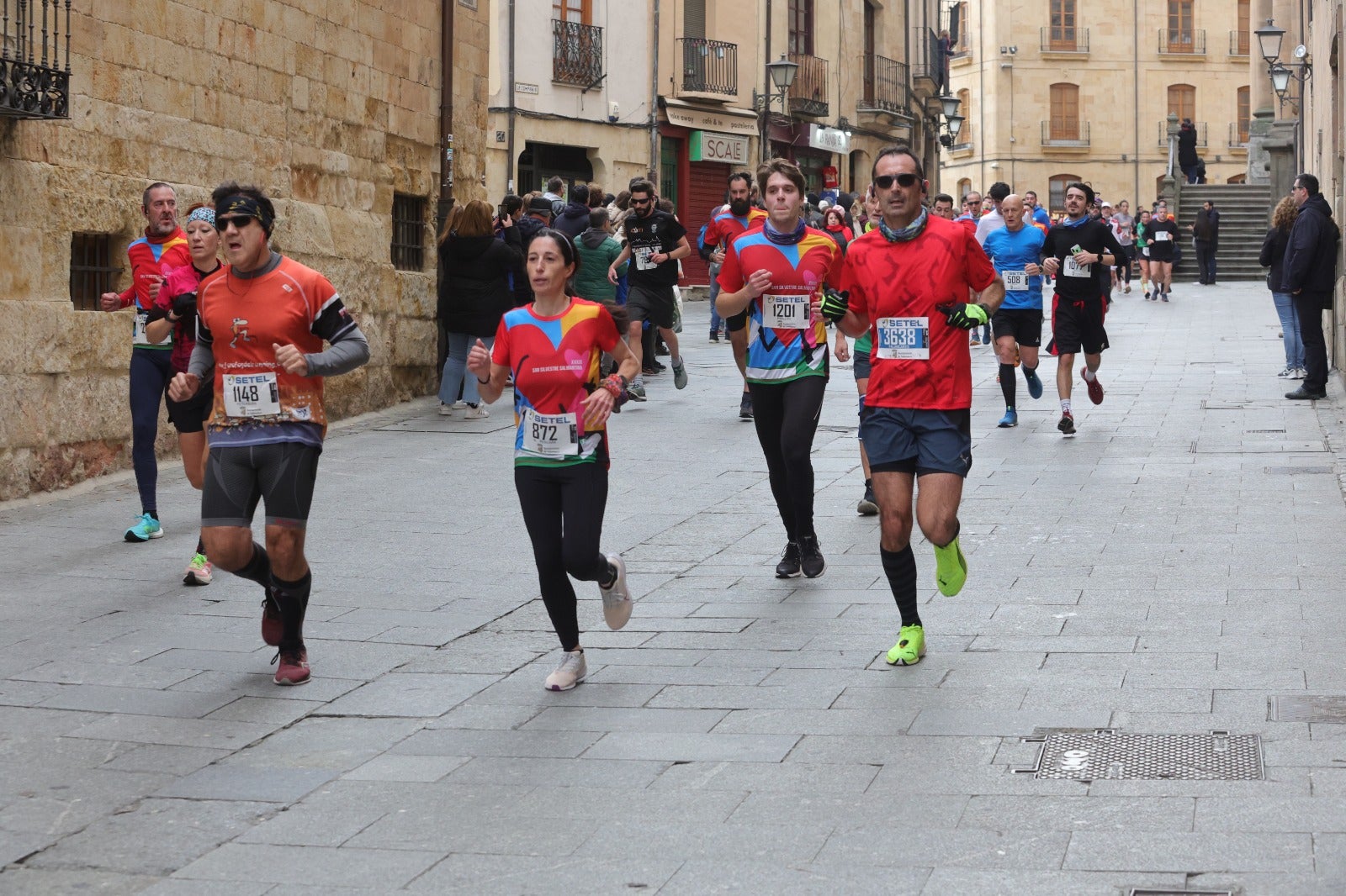 San Silvestre Salmantina: paso por el Puente Romano y calle Compañía