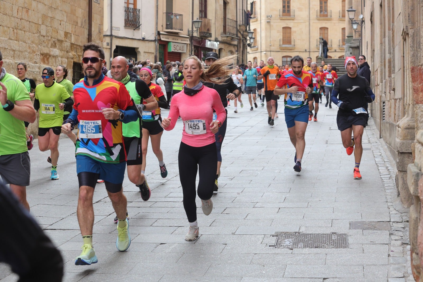 San Silvestre Salmantina: paso por el Puente Romano y calle Compañía