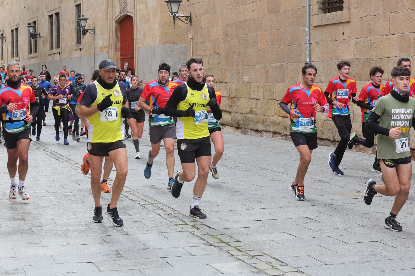 San Silvestre Salmantina: paso por el Puente Romano y calle Compañía