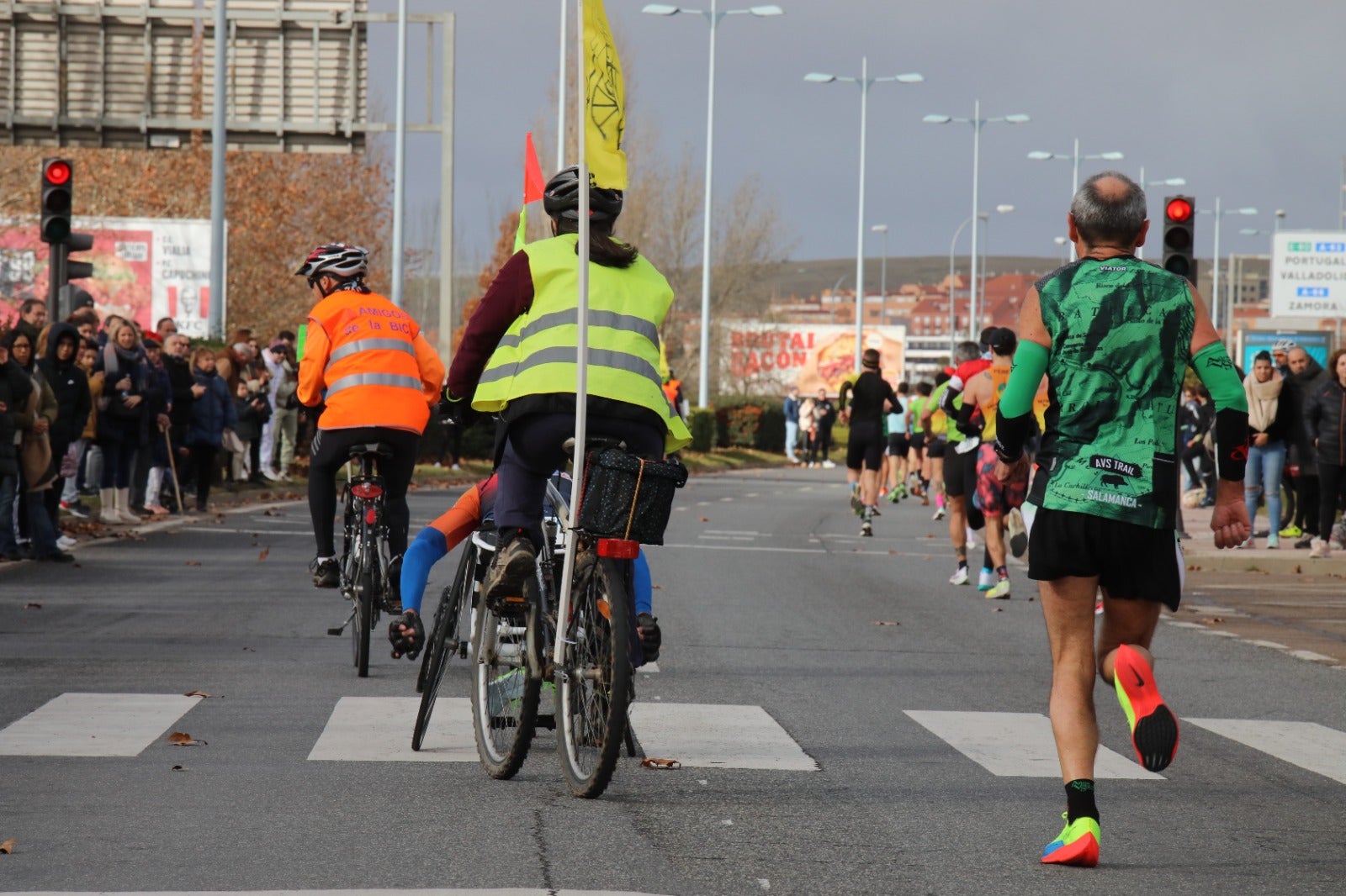 San Silvestre Salmantina: paso por el Puente Romano y calle Compañía