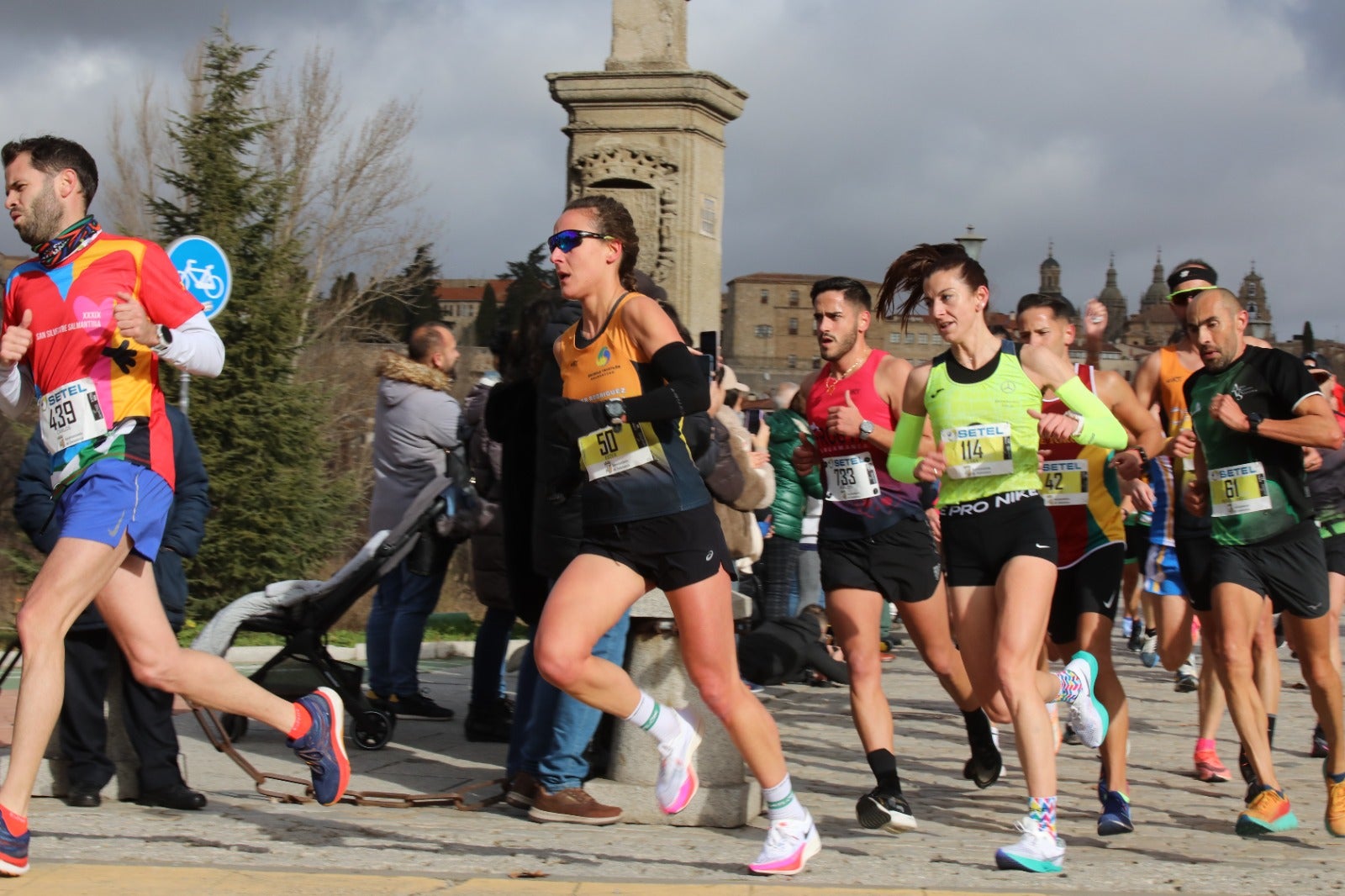 San Silvestre Salmantina: paso por el Puente Romano y calle Compañía