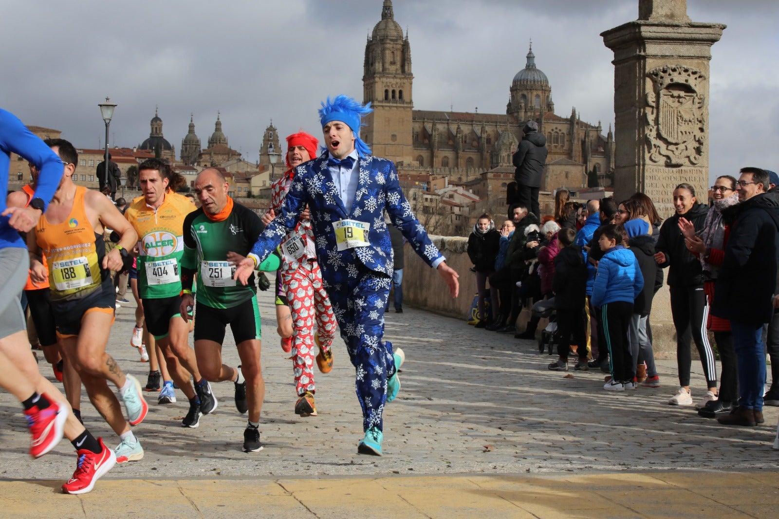 San Silvestre Salmantina: paso por el Puente Romano y calle Compañía