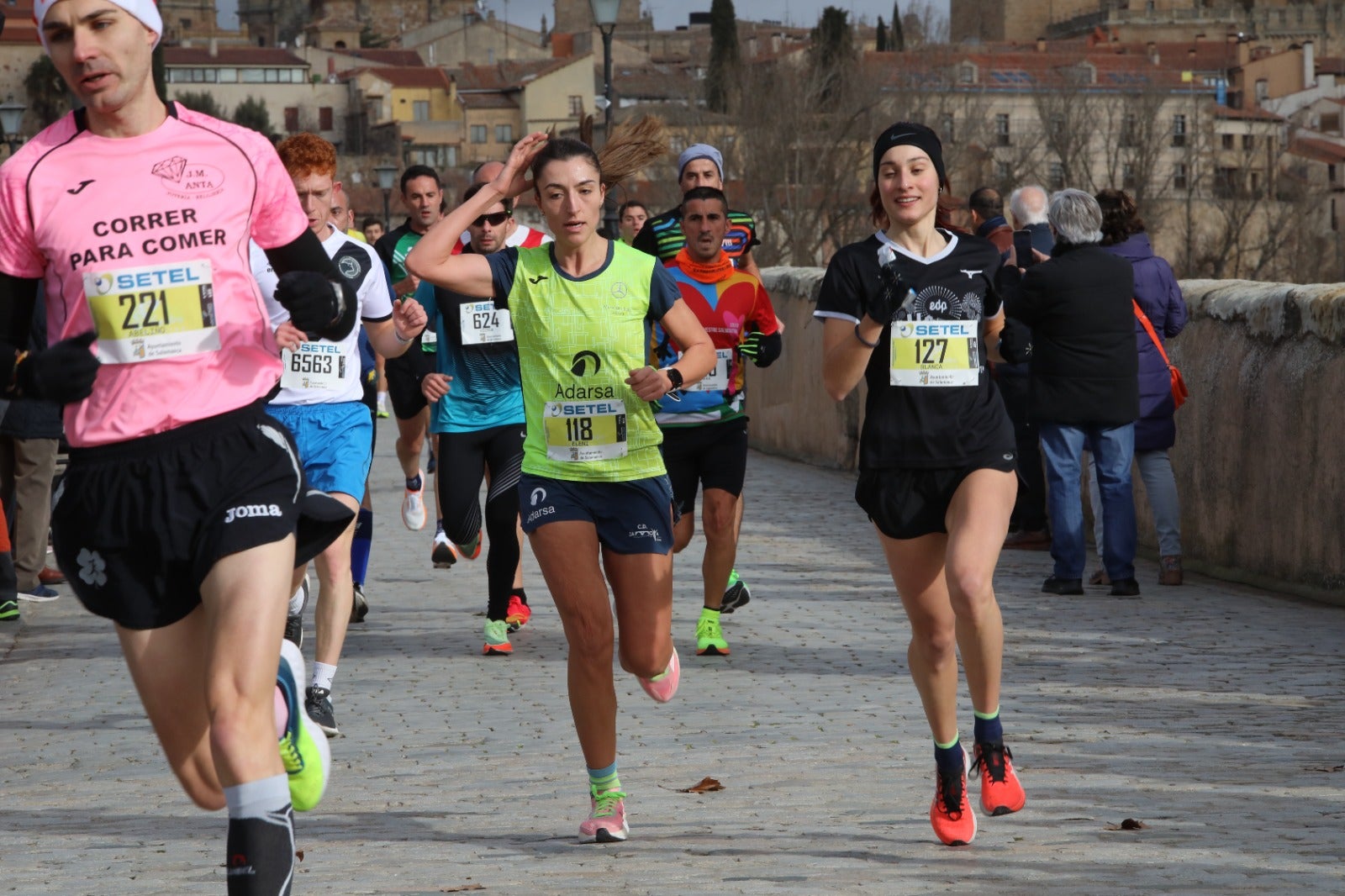 San Silvestre Salmantina: paso por el Puente Romano y calle Compañía