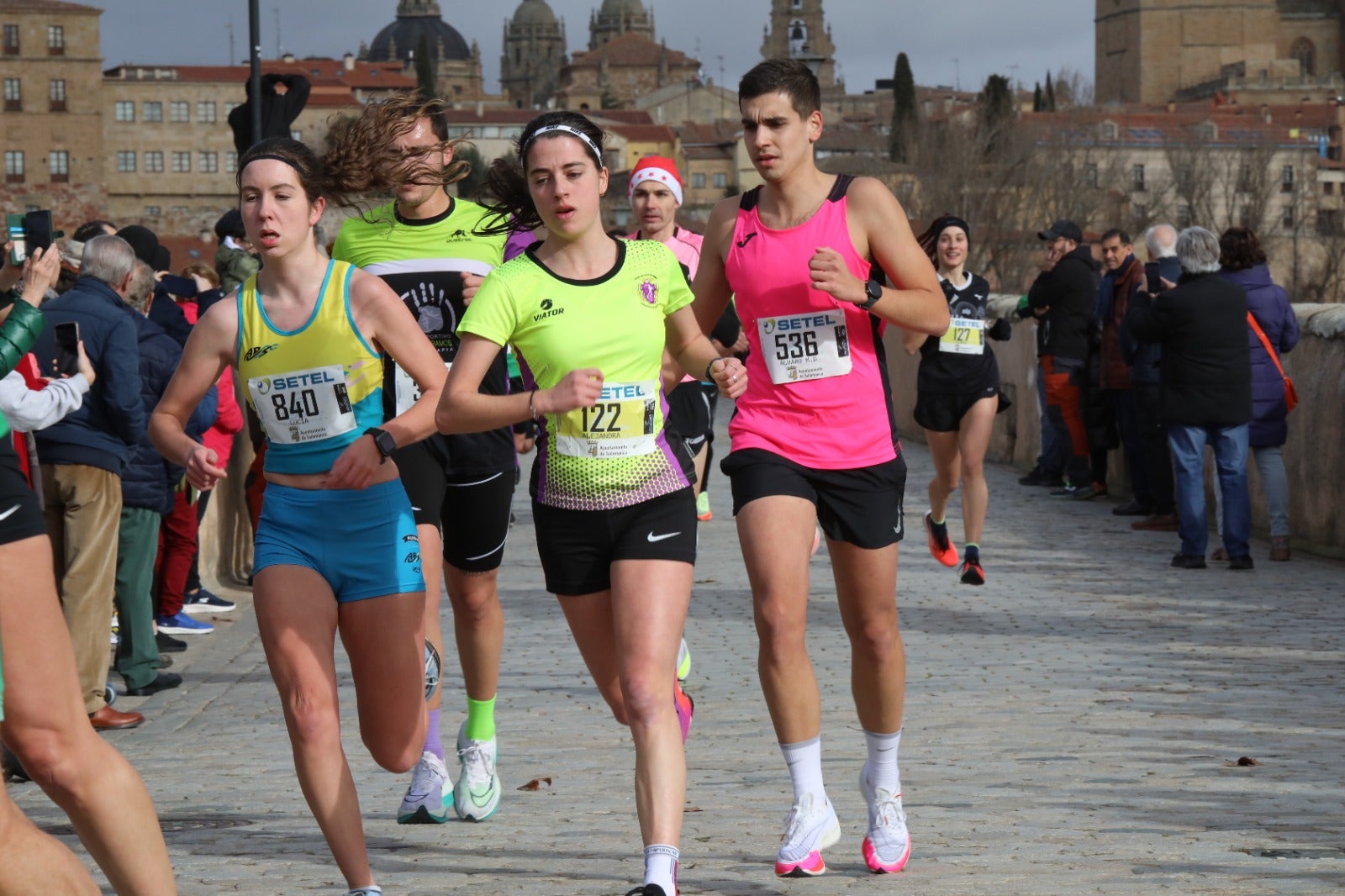 San Silvestre Salmantina: paso por el Puente Romano y calle Compañía