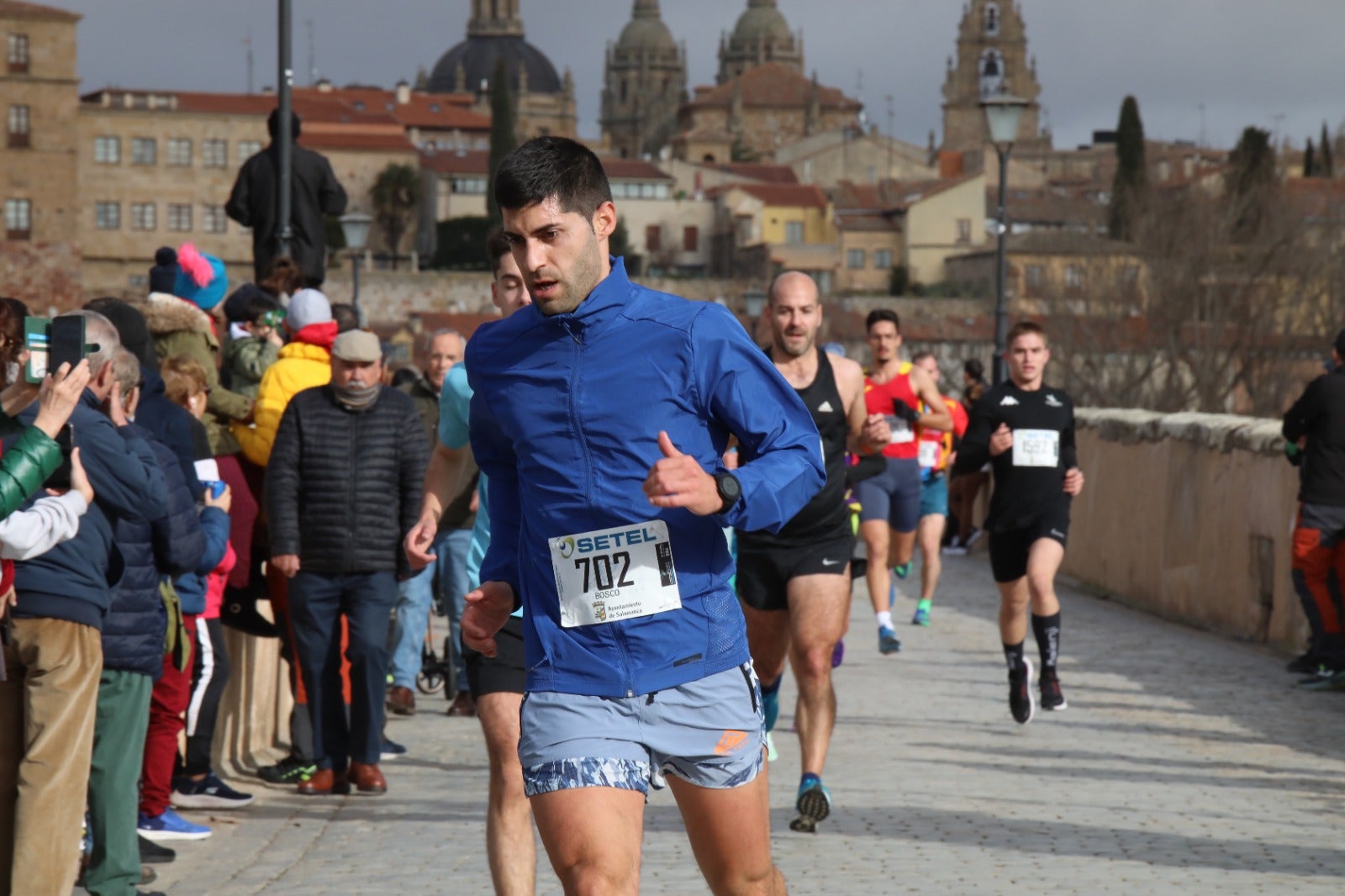 San Silvestre Salmantina: paso por el Puente Romano y calle Compañía