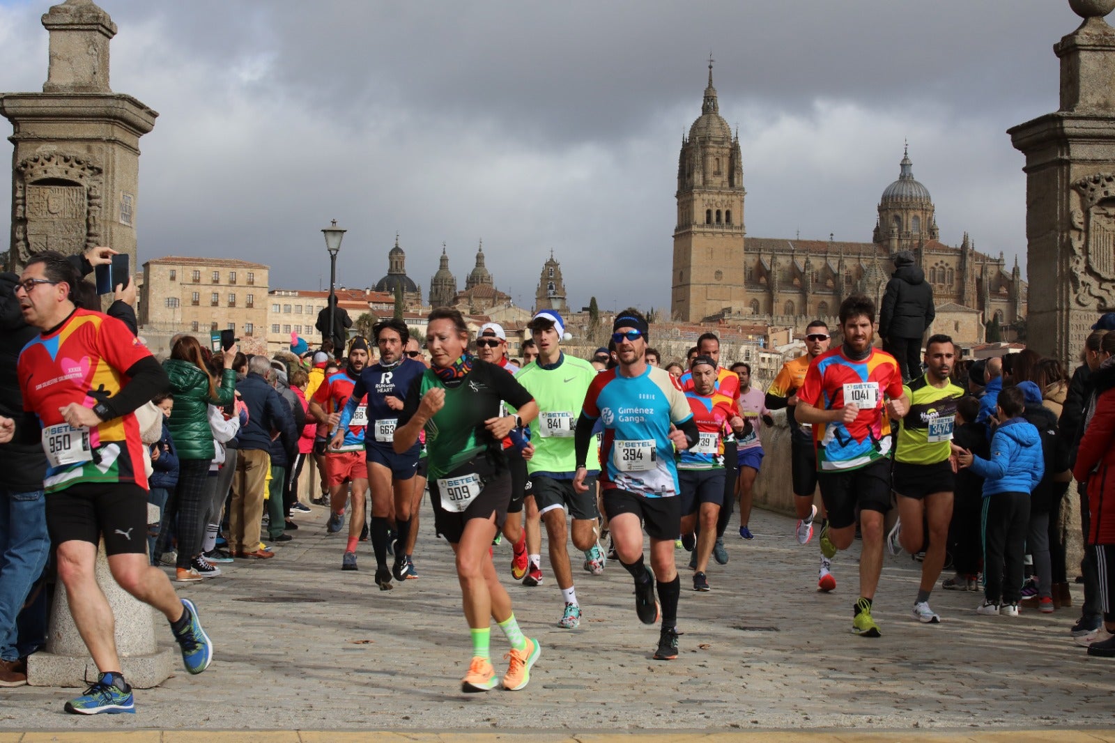San Silvestre Salmantina: paso por el Puente Romano y calle Compañía