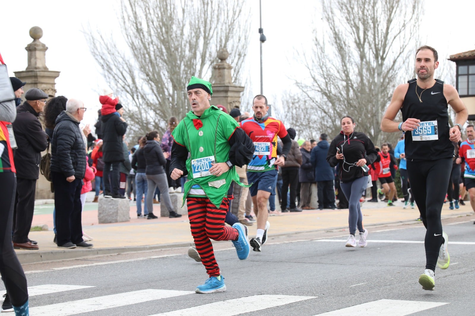 San Silvestre Salmantina: paso por el Puente Romano y calle Compañía