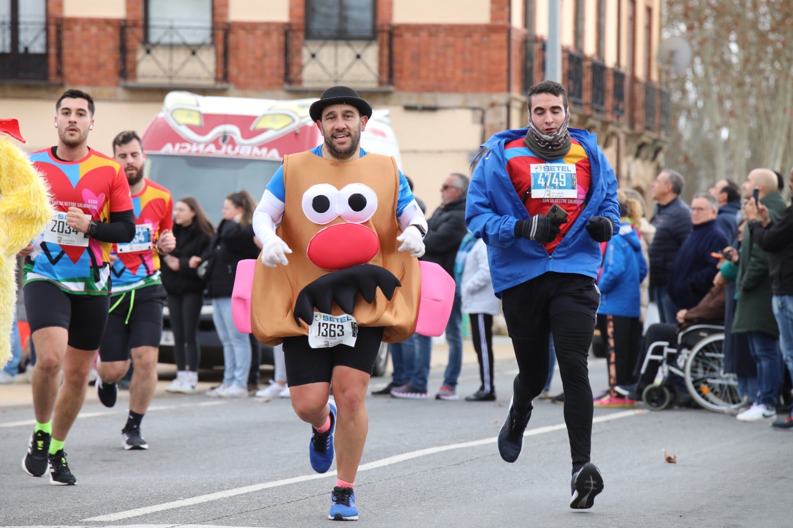 San Silvestre Salmantina: paso por el Puente Romano y calle Compañía