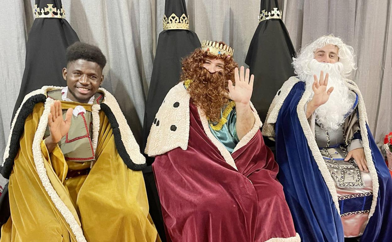Baltasar, Gaspar y Melchor en su recepción a los niños de Carbajosa de la Sagrada.