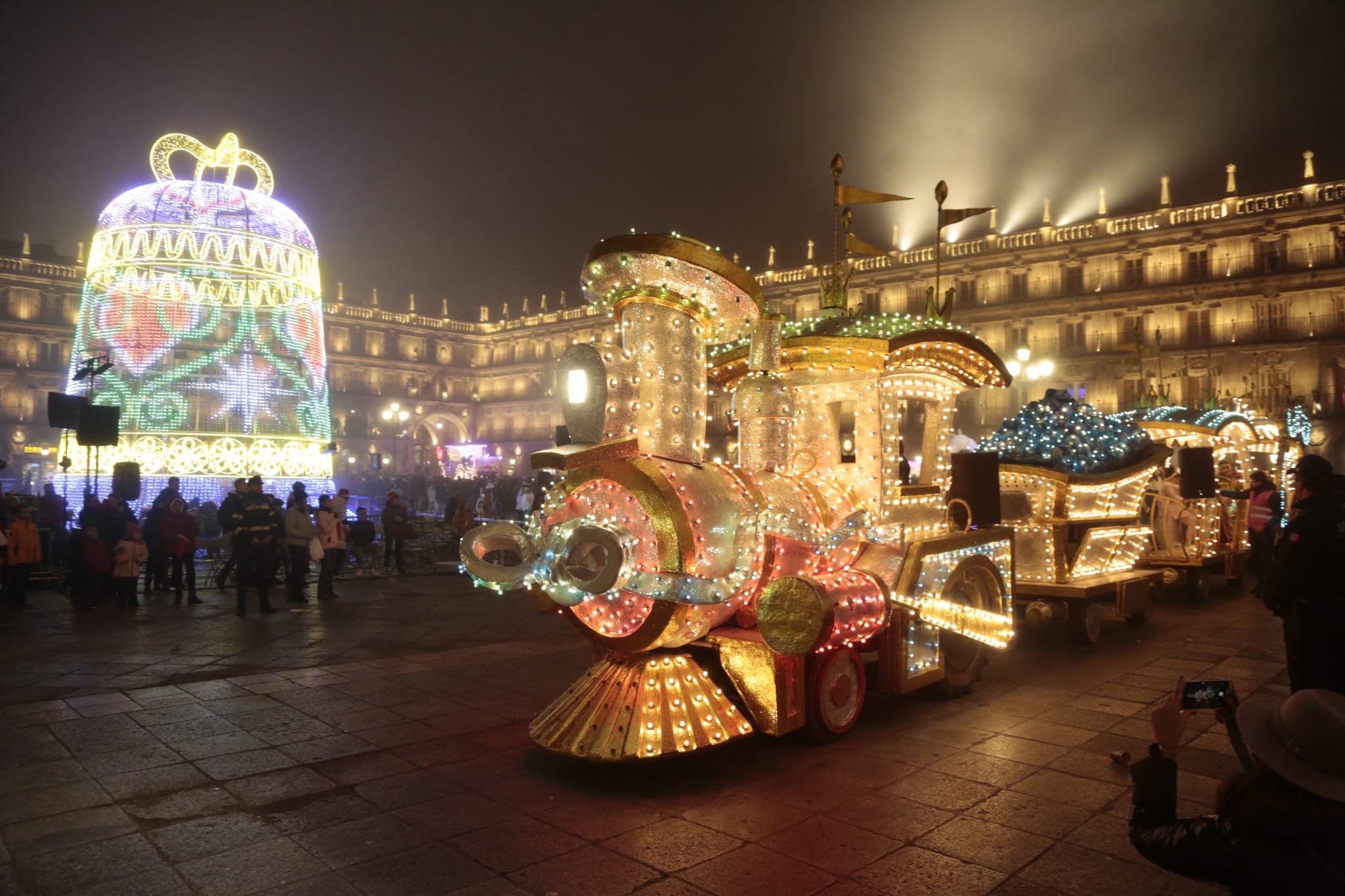 Fotos: La Plaza Mayor de Salamanca acoge a los Reyes Magos
