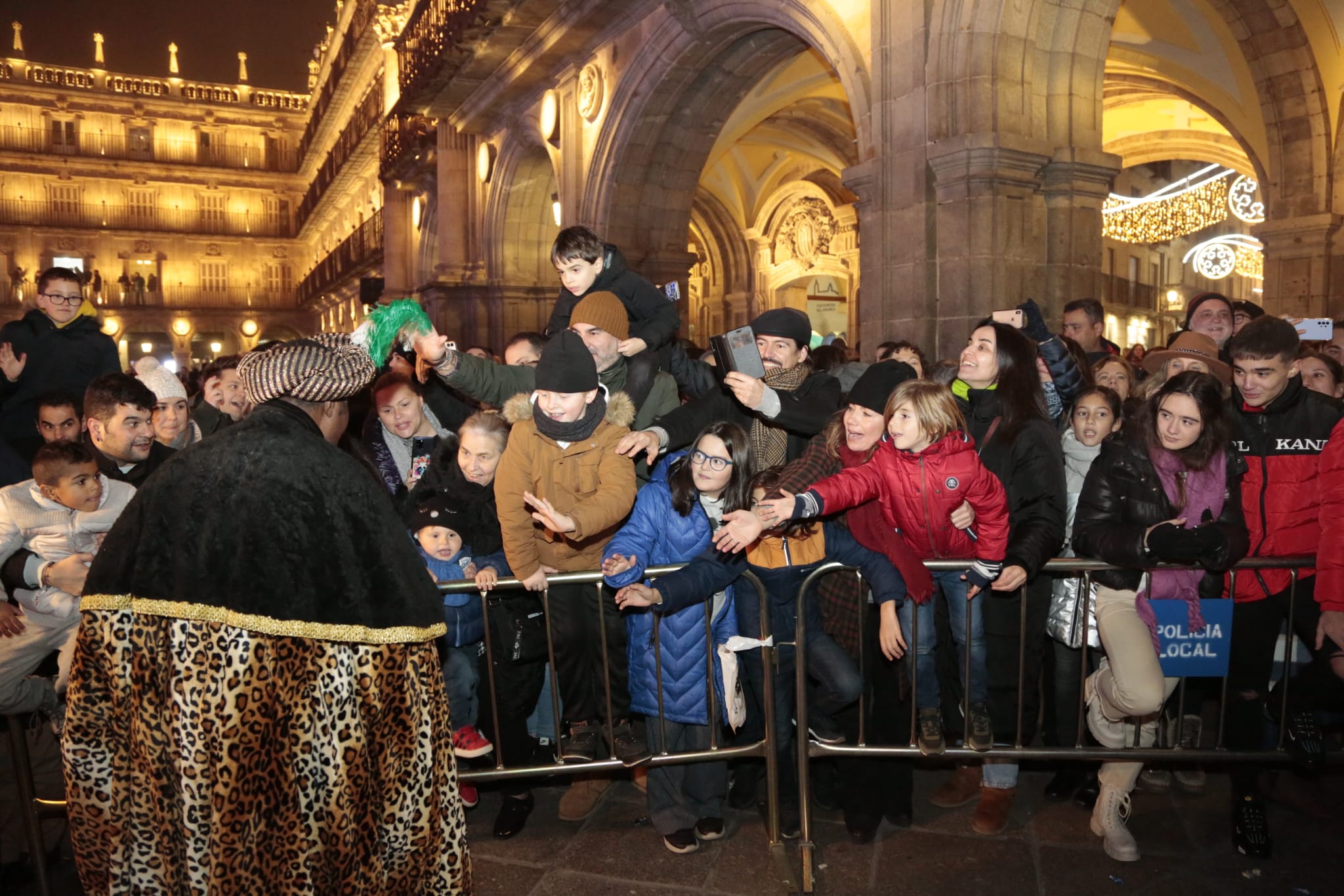 Fotos: La Plaza Mayor de Salamanca acoge a los Reyes Magos