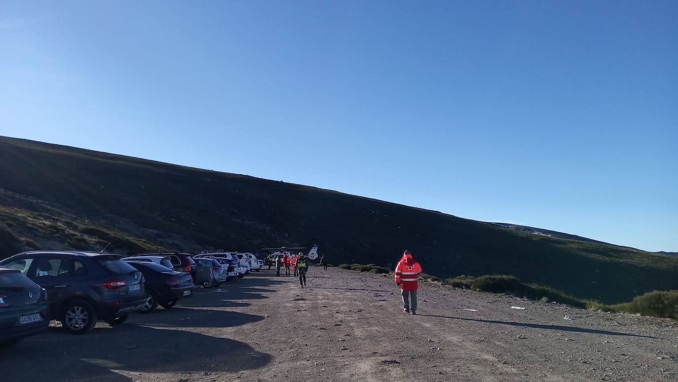 El voluntariado de Béjar de ERBE (Equipo de Respuesta Básica en Emergencias) se ha desplazado al lugar para ofrecer avituallamiento y bebida caliente a las personas que participan en la búsqueda. 