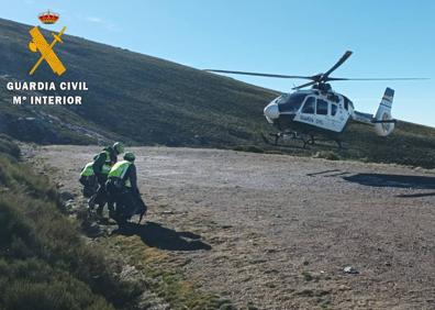 Imagen secundaria 1 - Suspendida por el mal tiempo la operación de rescate del montañero en la sierra de Béjar