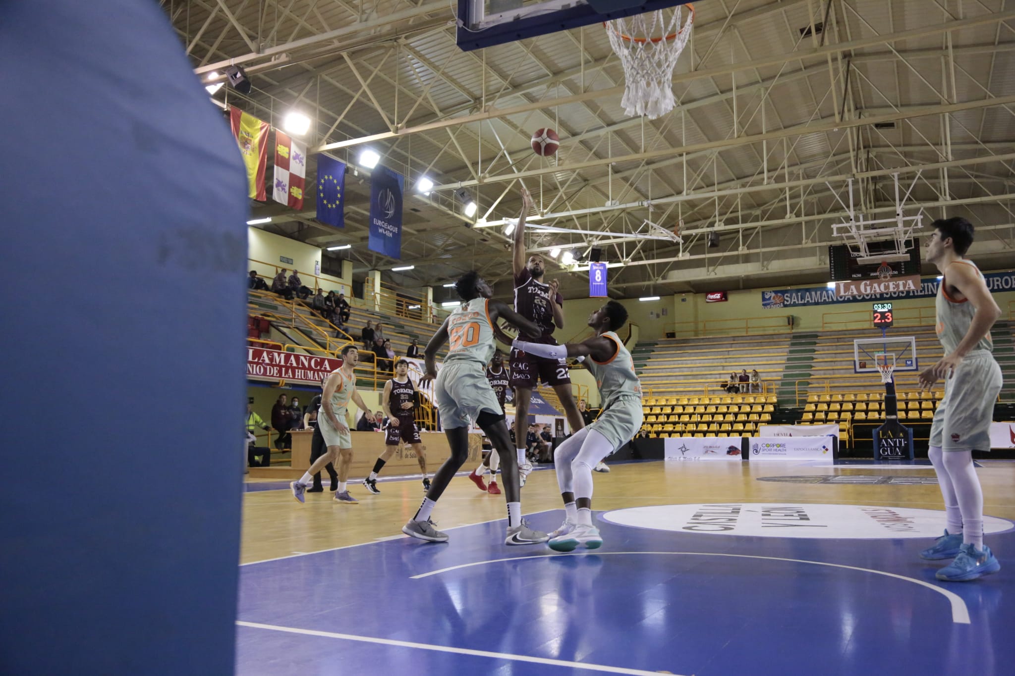 Fotos: El CB Tormes doblega al colista Baskonia