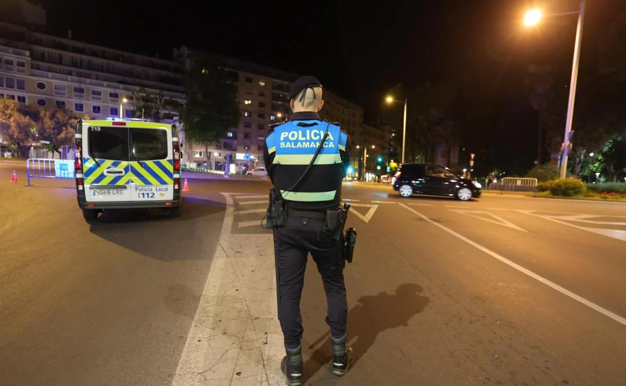 La Policía Local bate el récord de multas por orinar en la calle y sanciona  a más de 1.300 personas | Salamancahoy