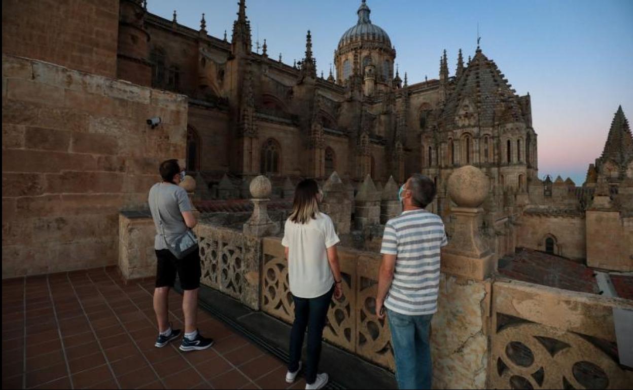 Unos turistas disfrutan de la experiencia leronimus. 