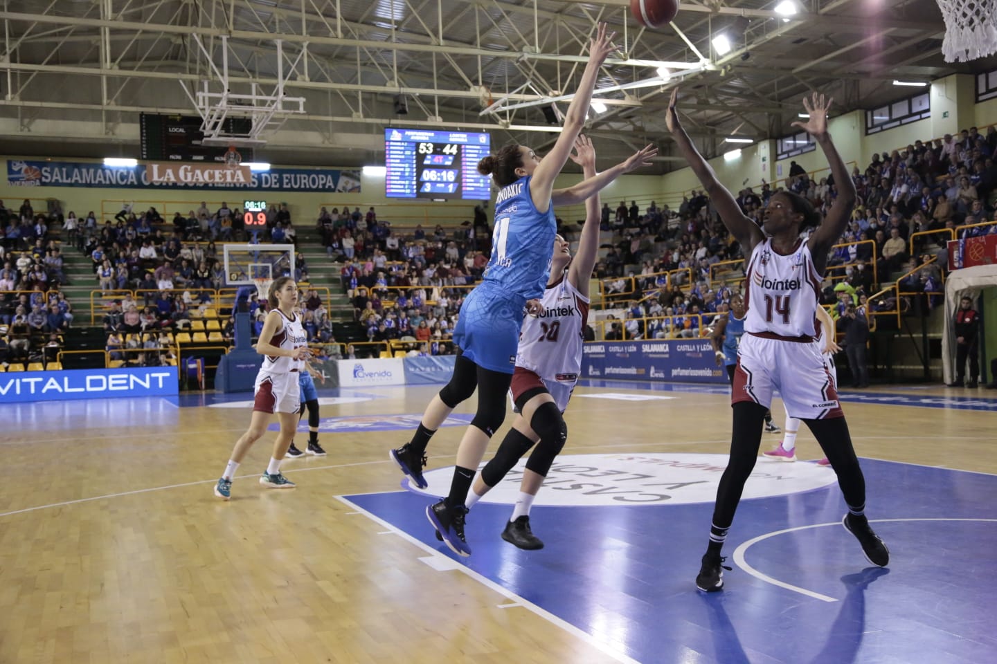 Fotos: Avenida vence al Gernika en el Würzburg