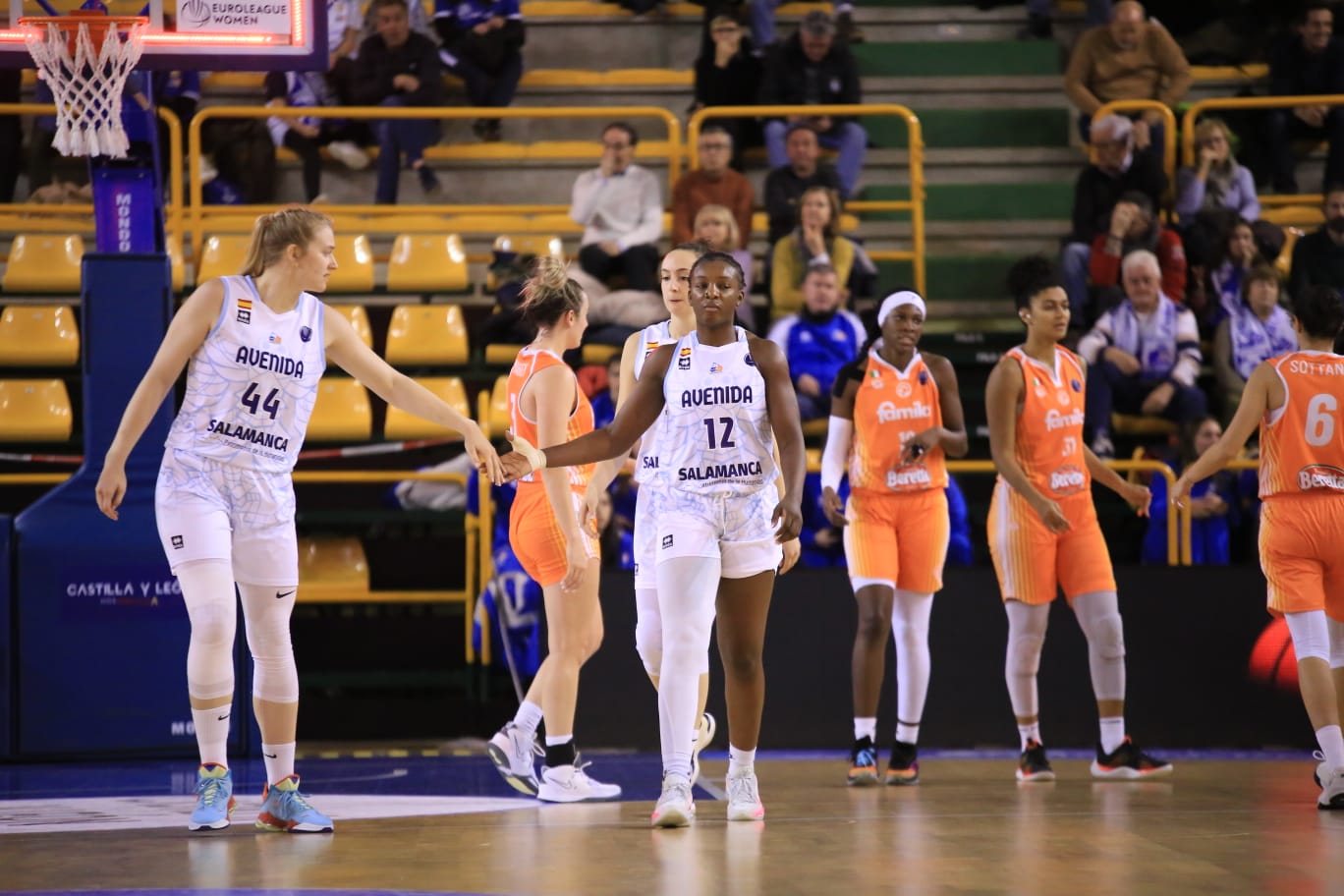 Fotos: Primer partido de Vázquez con el CB Avenida